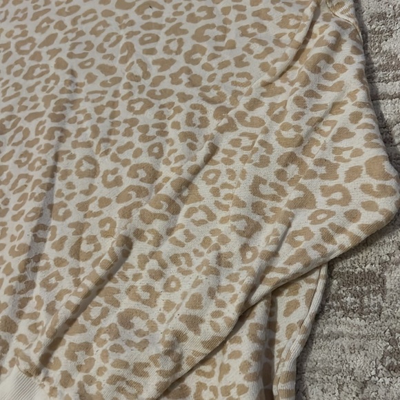Cream Leopard Print Crewneckk - Picture 3 of 5